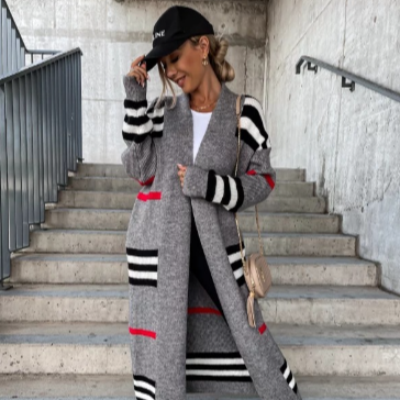 Cardigan elegante às riscas: conforto e estilo garantidos