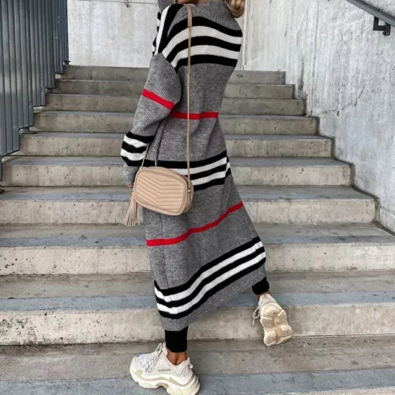 Cardigan elegante às riscas: conforto e estilo garantidos