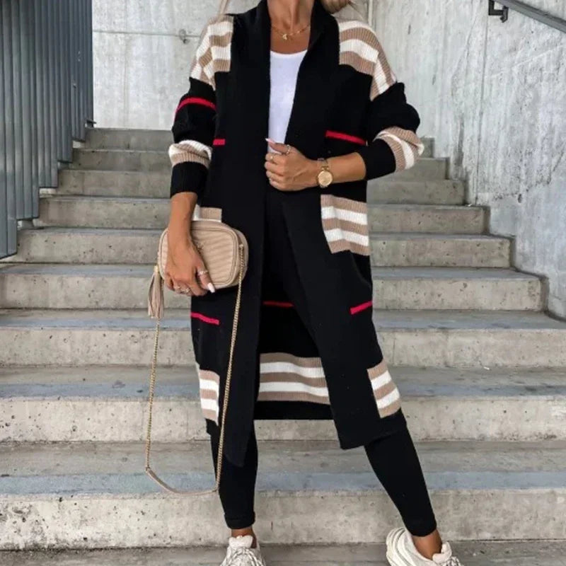 Cardigan elegante às riscas: conforto e estilo garantidos