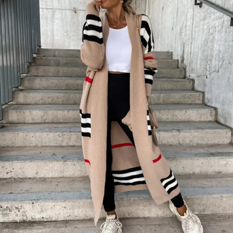 Cardigan elegante às riscas: conforto e estilo garantidos